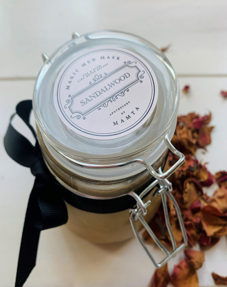 قناع الطين السحري بخشب الصندل