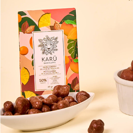 Karü chocolate-covered fruit box with containers filled with chocolate around it