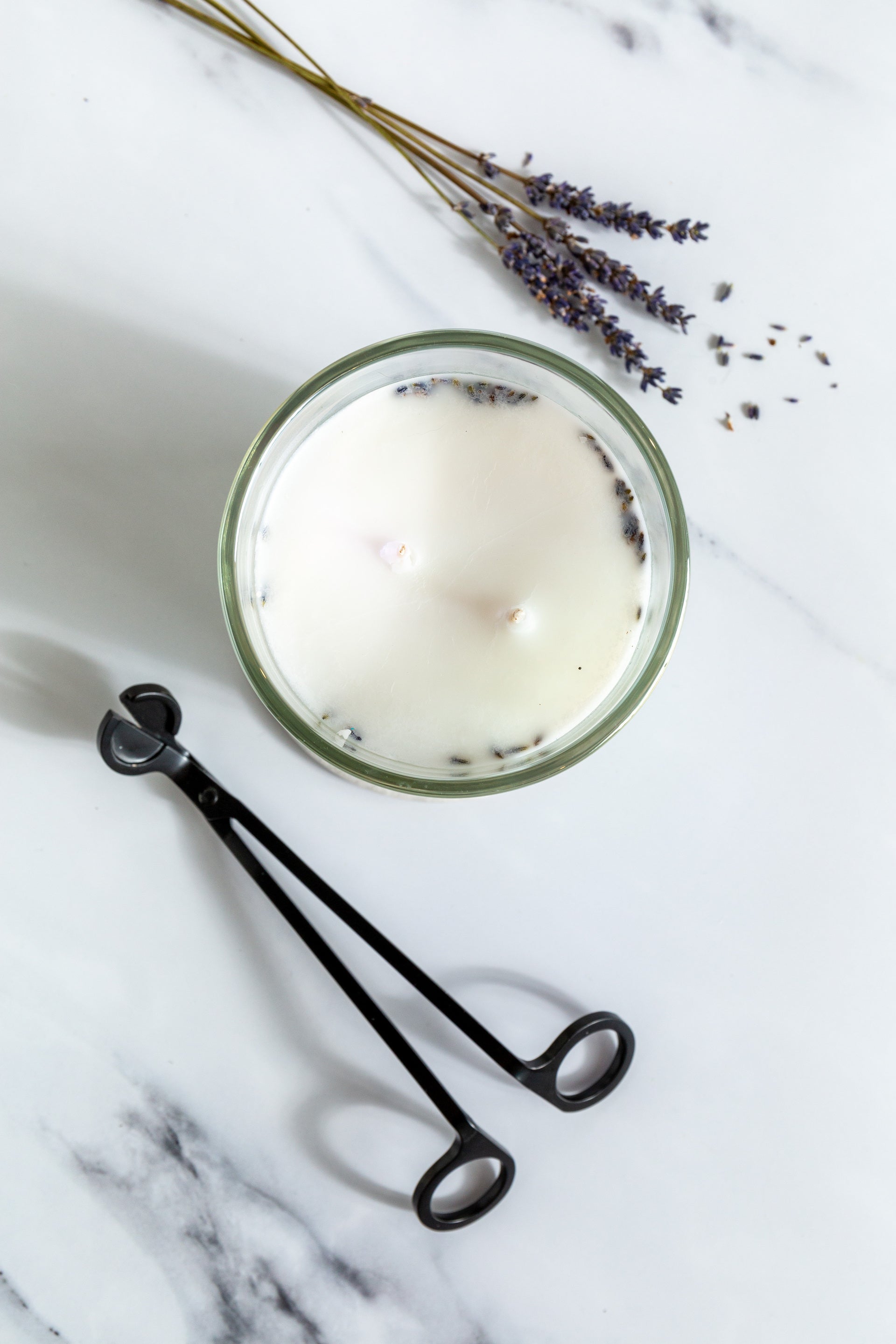 candle_care_accessories_belles_ames_dubai_blackcolor_lavender_candle