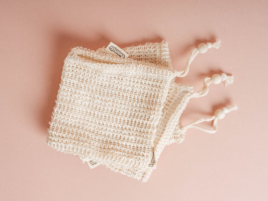 WONDR SHAMPOO & SHOWER BAR SCRUB POUCH